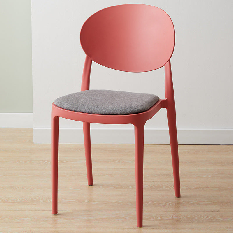 Silla de comedor de plástico escandinavo con respaldo abierto y acabado mate
