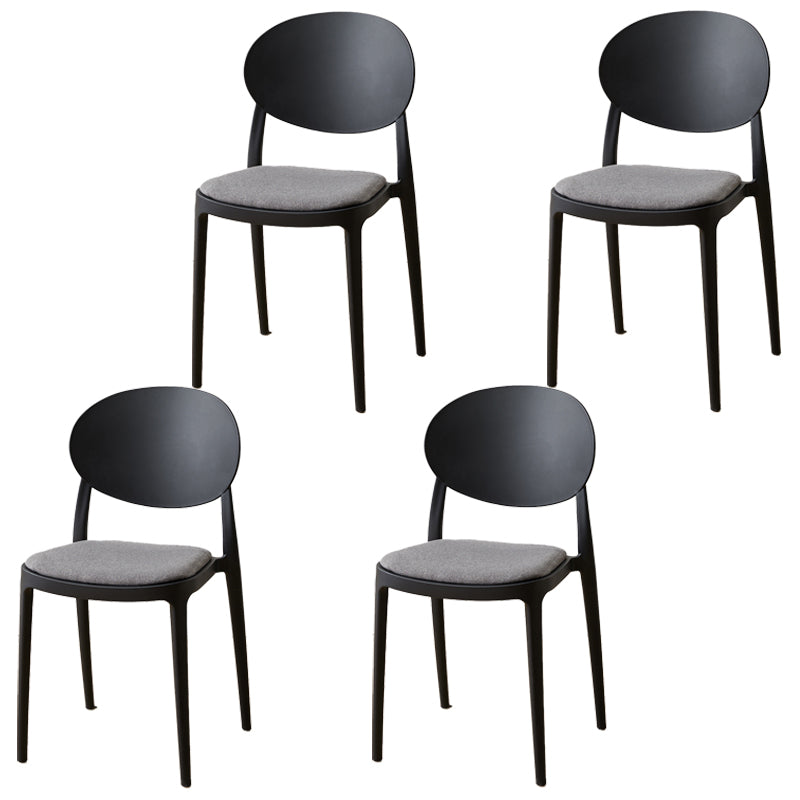 Silla de comedor de plástico escandinavo con respaldo abierto y acabado mate