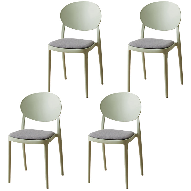 Silla de comedor de plástico escandinavo con respaldo abierto y acabado mate