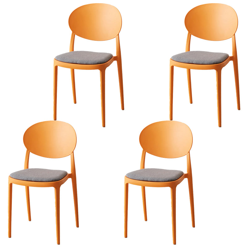 Silla de comedor de plástico escandinavo con respaldo abierto y acabado mate