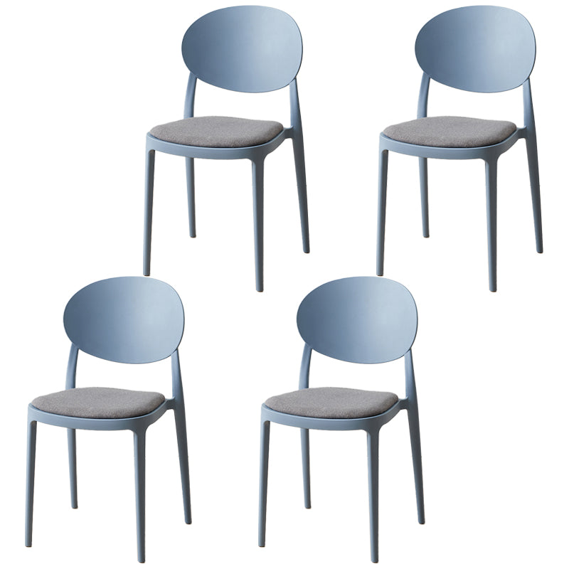 Silla de comedor de plástico escandinavo con respaldo abierto y acabado mate