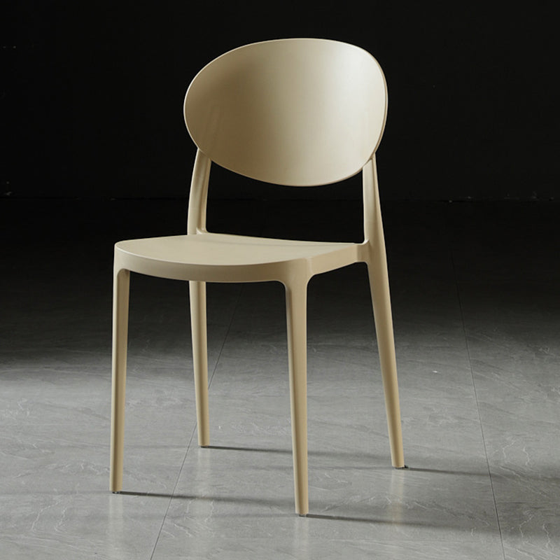 Silla de comedor de plástico escandinavo con respaldo abierto y acabado mate