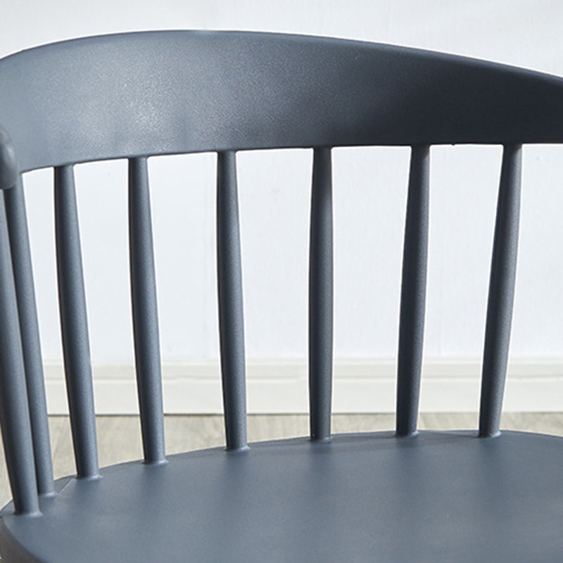Silla de comedor de plástico con acabado mate de silla lateral con respaldo de listones para el hogar escandinavo