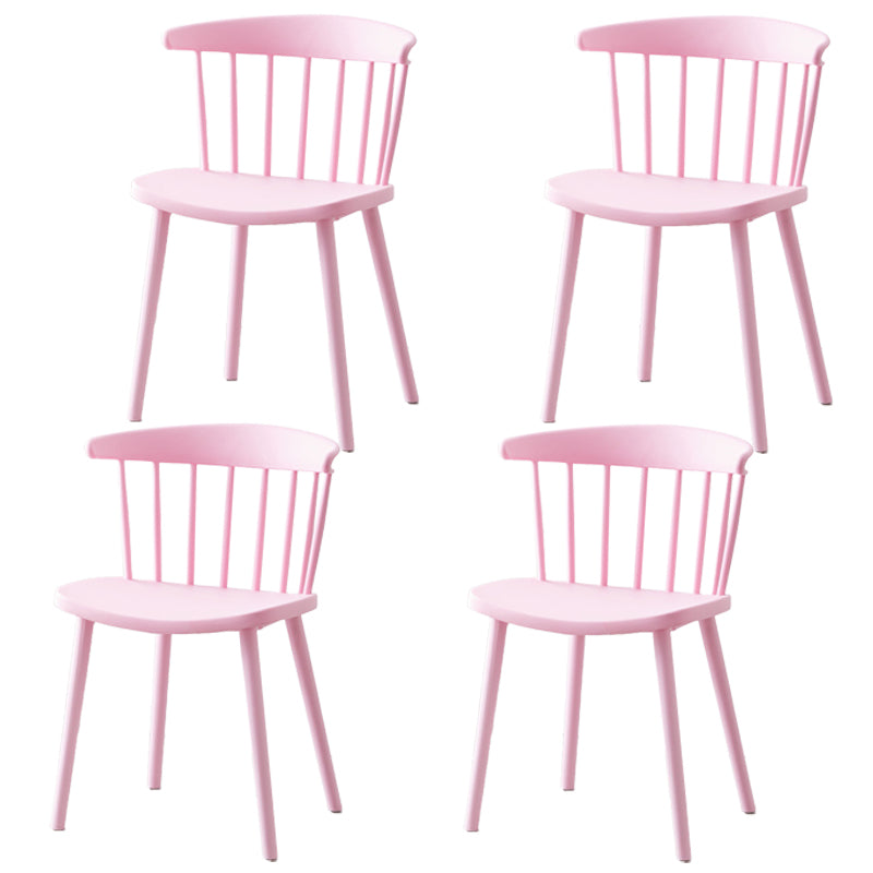 Silla de comedor de plástico con acabado mate de silla lateral con respaldo de listones para el hogar escandinavo