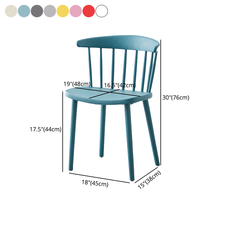 Silla de comedor de plástico con acabado mate de silla lateral con respaldo de listones para el hogar escandinavo