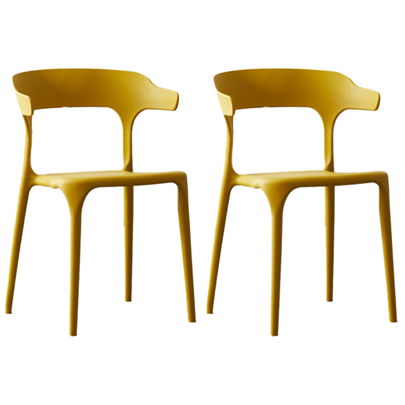 Silla lateral apilable de plástico escandinavo con respaldo abierto y acabado mate