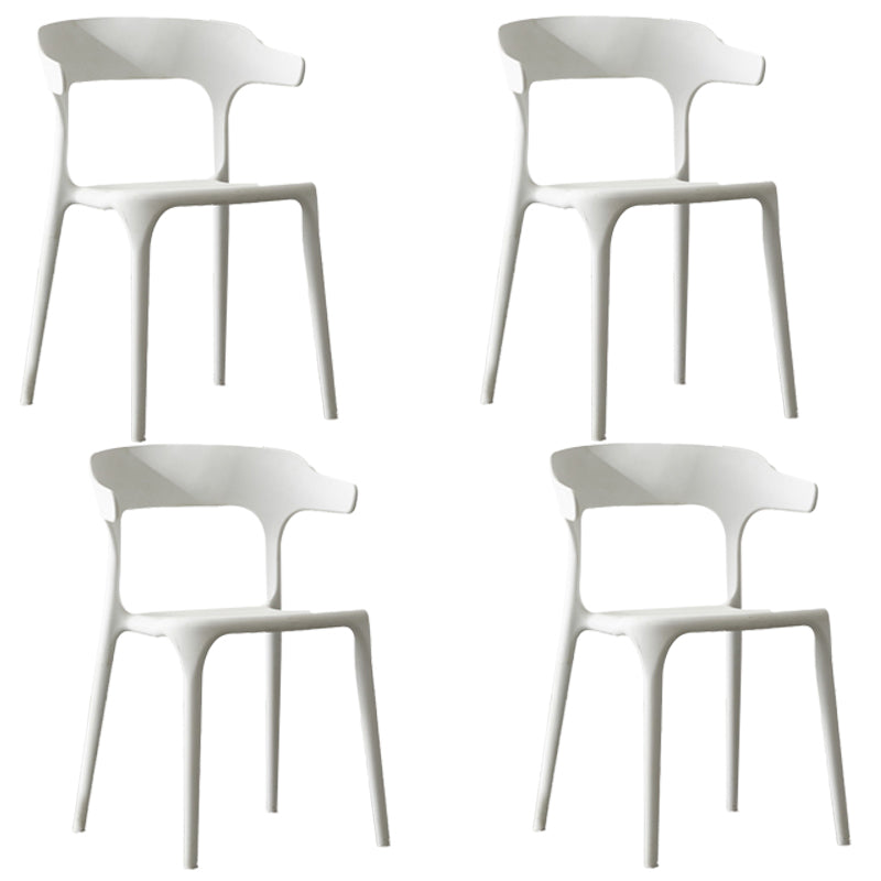 Silla lateral apilable de plástico escandinavo con respaldo abierto y acabado mate