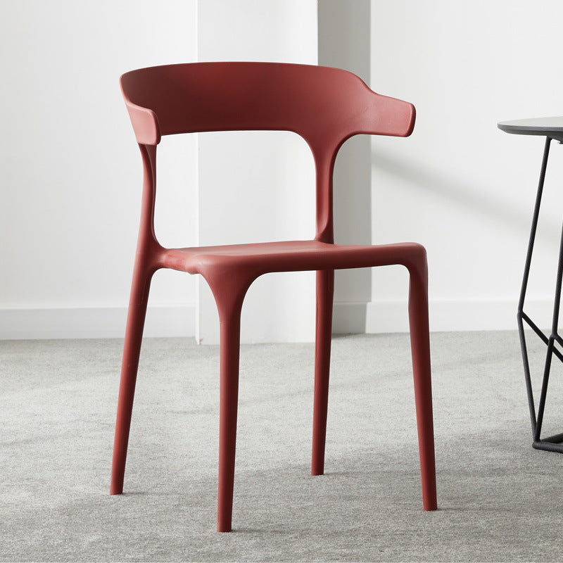Silla lateral apilable de plástico escandinavo con respaldo abierto y acabado mate