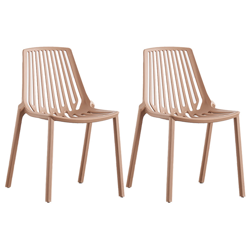 Chaise latérale en plastique contemporaine de restaurant finition mate chaise de salle à manger arrière à lattes