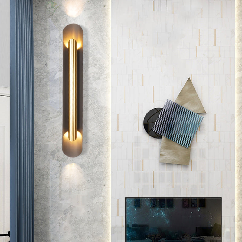 Lineare Form Metallwandbeleuchtung moderner Stil 2 Leuchten Wandmontierte Beleuchtung in Messing