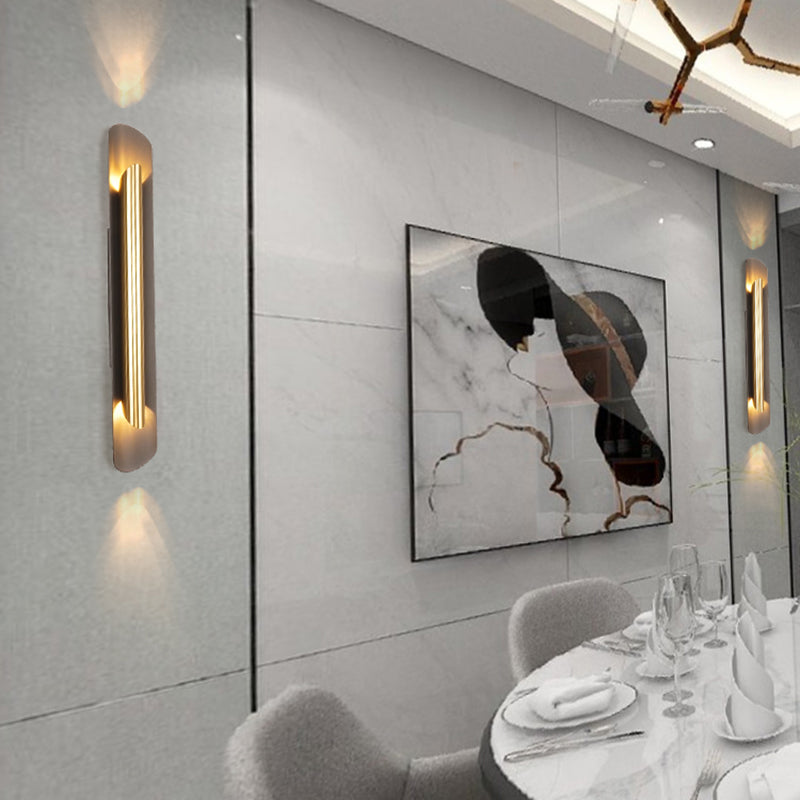 Lineare Form Metallwandbeleuchtung moderner Stil 2 Leuchten Wandmontierte Beleuchtung in Messing