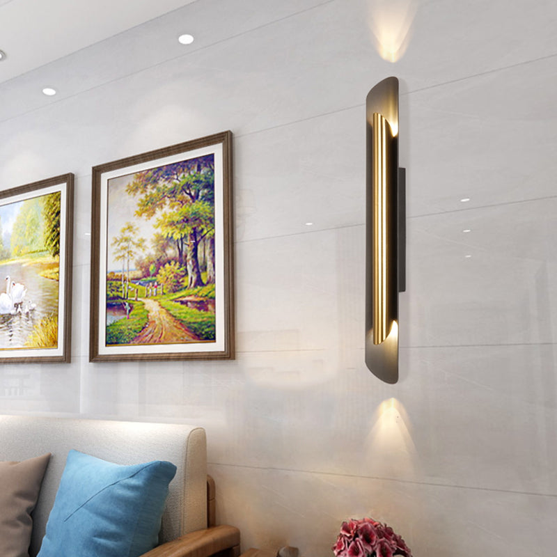 Lineare Form Metallwandbeleuchtung moderner Stil 2 Leuchten Wandmontierte Beleuchtung in Messing