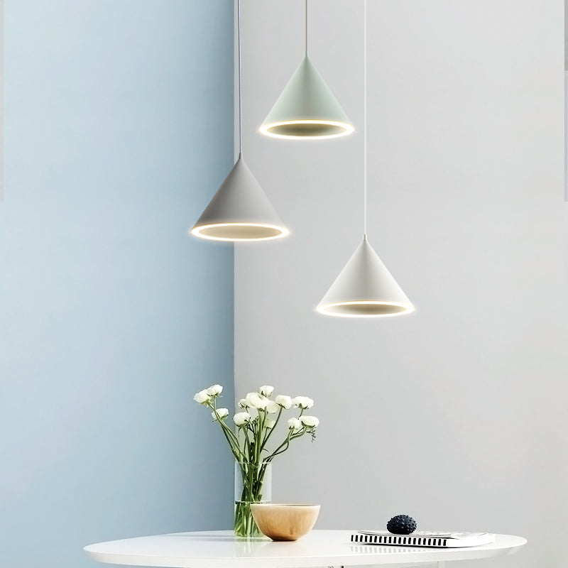 Nordic moderne suspendu au plafond Cône Fer 1-Light Pendant Light pour chambre à coucher