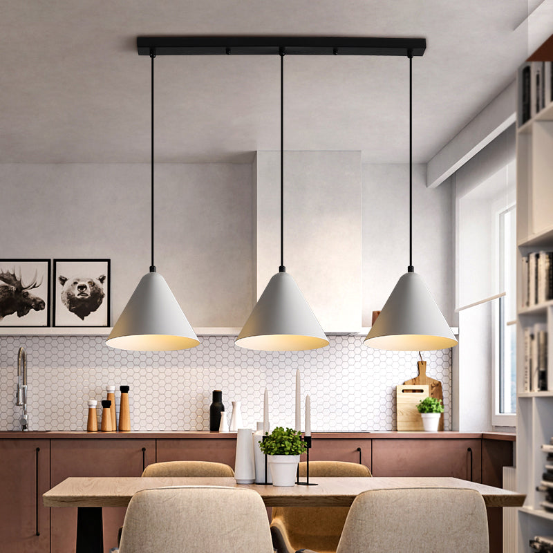 3 lumières Nordic Pendante Lighting Conical Drop Laut avec de l'ombre en métal pour salle à manger