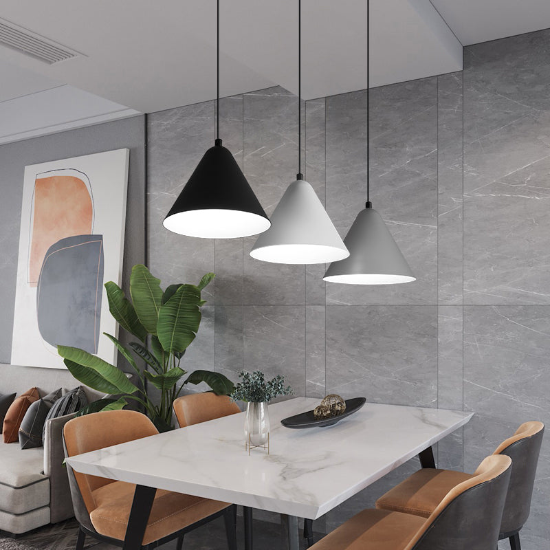3 lumières Nordic Pendante Lighting Conical Drop Laut avec de l'ombre en métal pour salle à manger