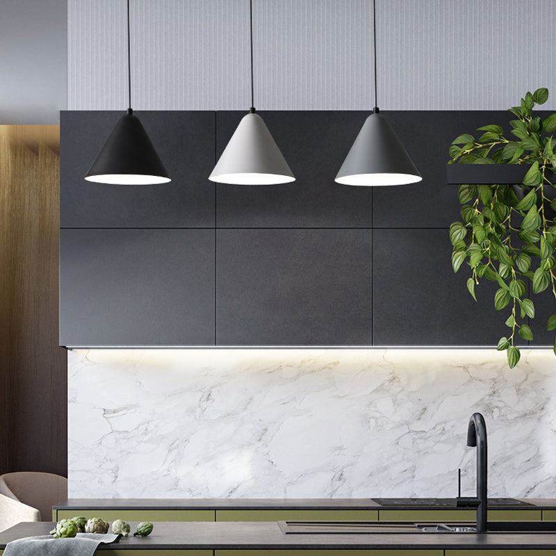3 lumières Nordic Pendante Lighting Conical Drop Laut avec de l'ombre en métal pour salle à manger