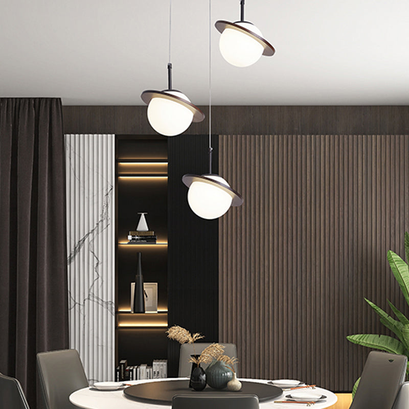 Houten hangende verlichtingsarmaturen Globe Noordse suspensielamp met witte glazen schaduw