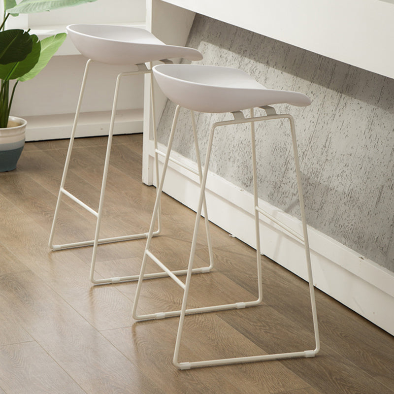 Barhocker im skandinavischen Stil mit Schalensitz, Thekenstuhl für die Küchenbar