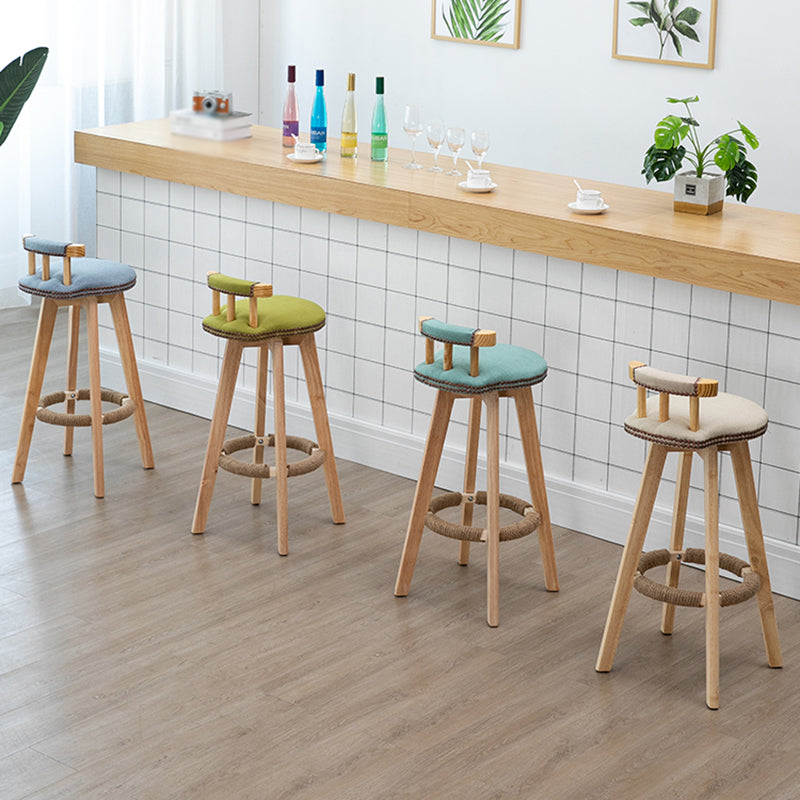 Taburetes escandinavos de madera natural para mostrador, taburetes de bar con respaldo bajo y reposapiés