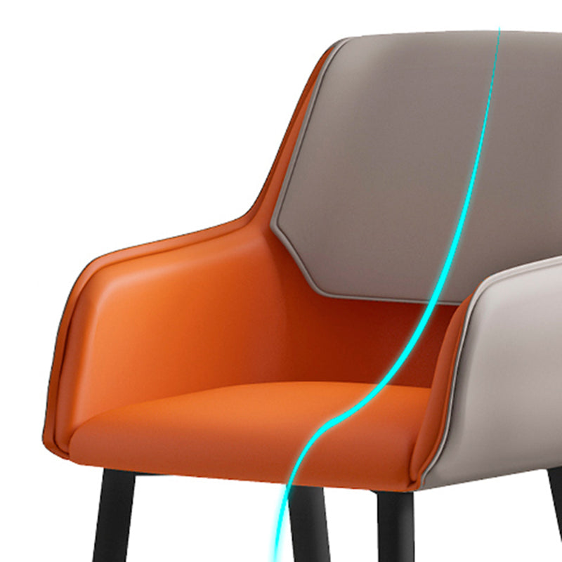 Sillones de comedor de cuero Sillas tapizadas con brazos con respaldo macizo y patas negras