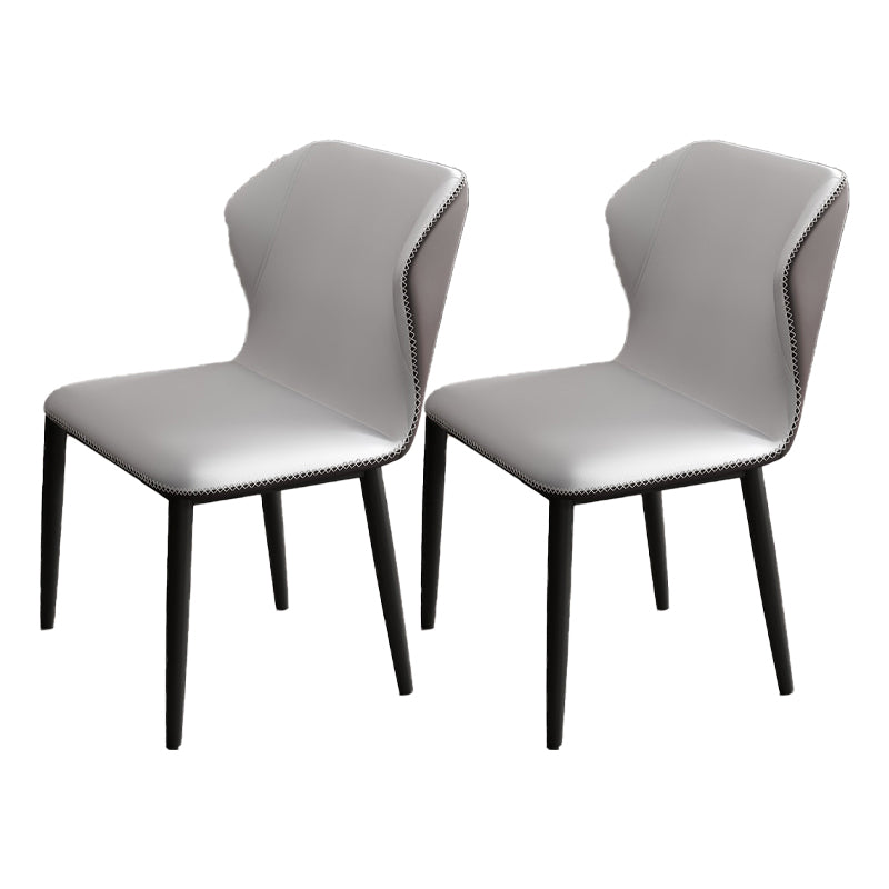 Chaises de salle à manger en cuir de chaise latérale à oreilles de restaurant contemporain avec pieds noirs