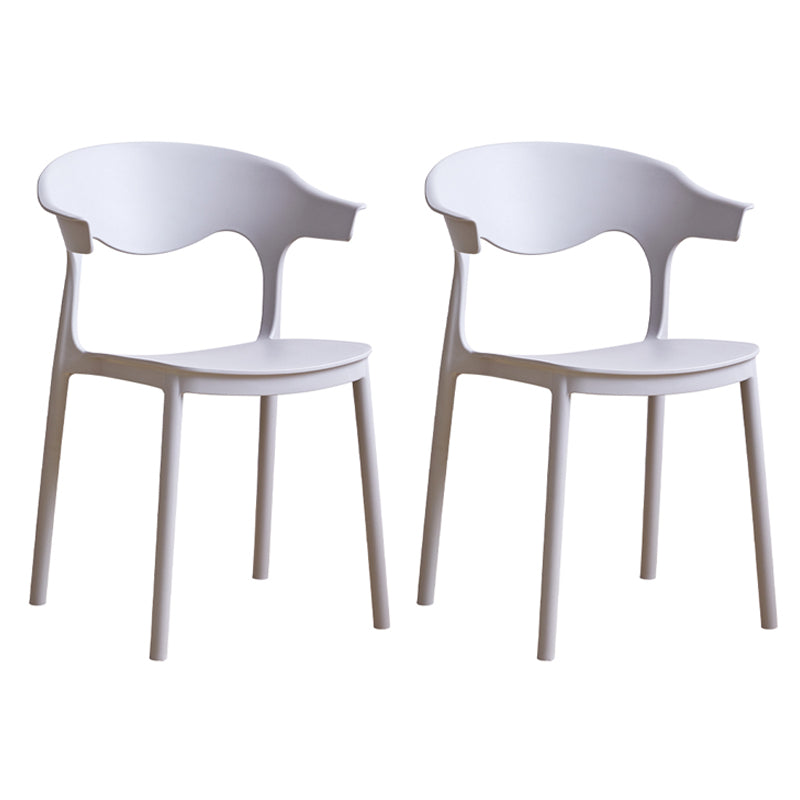 El plástico contemporáneo que cena la parte posterior abierta apilable de las sillas sin brazos cena la silla lateral