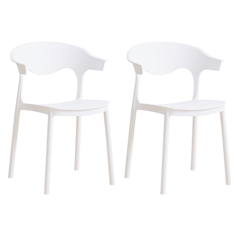 El plástico contemporáneo que cena la parte posterior abierta apilable de las sillas sin brazos cena la silla lateral