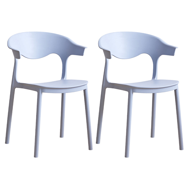 El plástico contemporáneo que cena la parte posterior abierta apilable de las sillas sin brazos cena la silla lateral