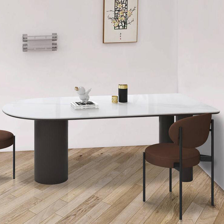 Freie Form weißer Top Esstisch Minimalistischer Sinterstein Tisch mit 3 Beinen