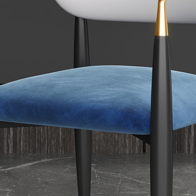 Silla de comedor con respaldo abierto tapizada con brazo de estilo diseñador