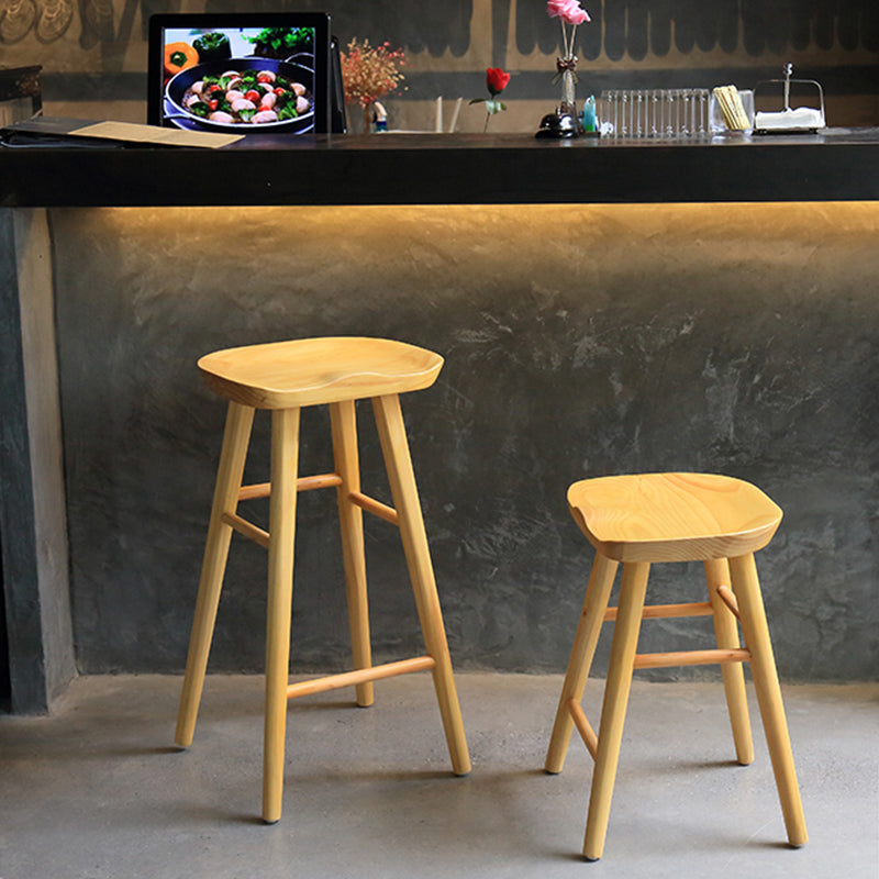 Taburete de bar moderno con asiento de silla de montar, reposapiés sin respaldo de pino, taburete con patas de madera