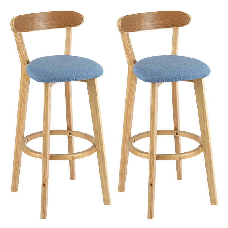 Moderner skandinavischer 27,95-Barhocker mit rundem Sitz und Holzsockel