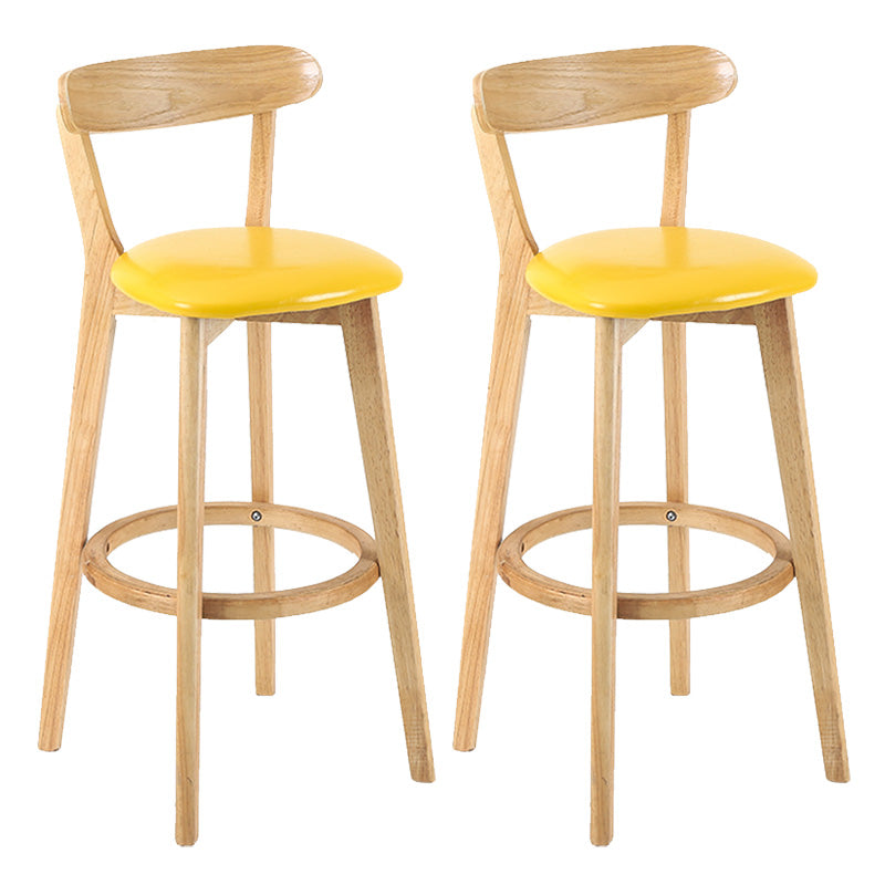 Moderner skandinavischer 27,95-Barhocker mit rundem Sitz und Holzsockel