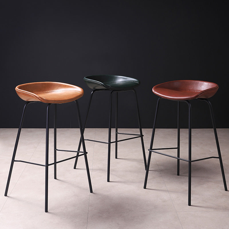 Barhocker aus Metall im Vintage-Stil mit niedriger Rückenlehne und Riemenpedal, 30-Zoll-Barhocker