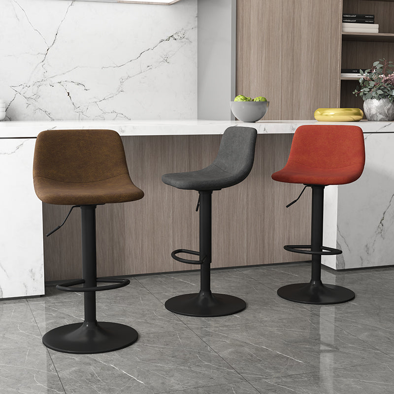 Taburete de bar de metal contemporáneo con respaldo para interior con asiento de cuero