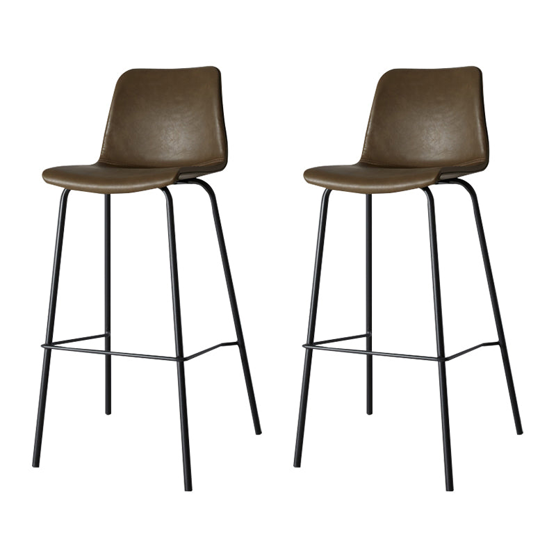 Taburete de bar de cuero interior moderno con reposapiés y respaldo bajo