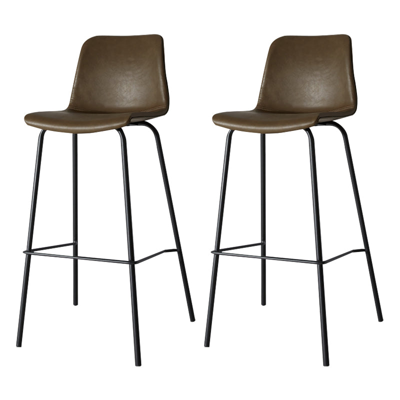 Taburete de bar de cuero interior moderno con reposapiés y respaldo bajo