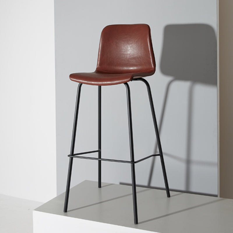 Taburete de bar de cuero interior moderno con reposapiés y respaldo bajo