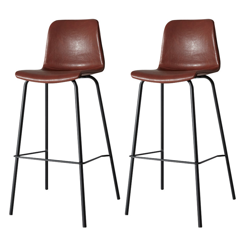 Taburete de bar de cuero interior moderno con reposapiés y respaldo bajo
