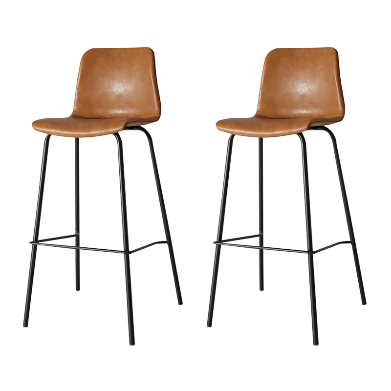 Taburete de bar de cuero interior moderno con reposapiés y respaldo bajo