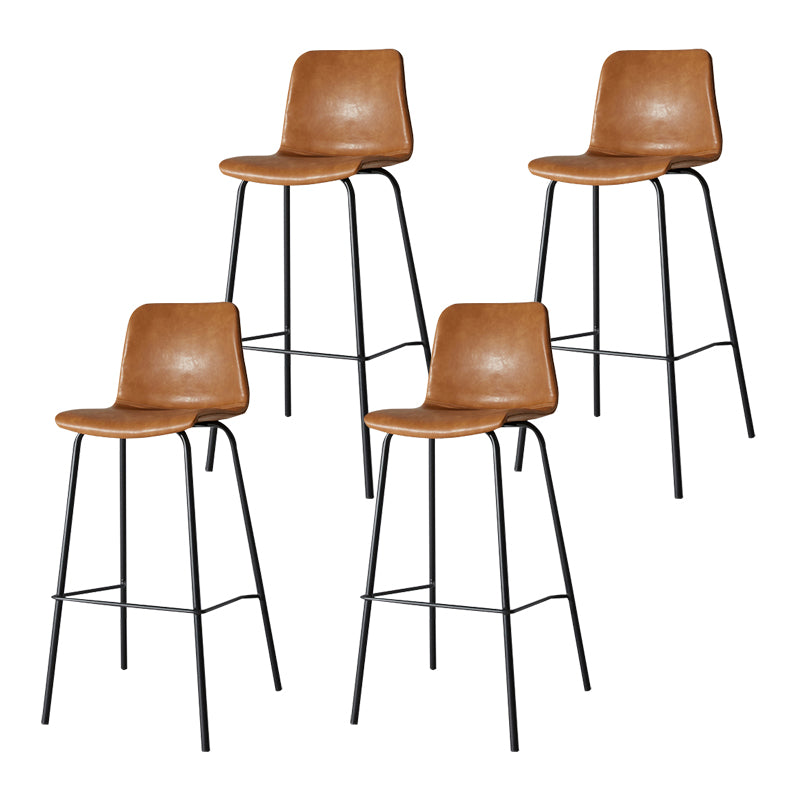 Taburete de bar de cuero interior moderno con reposapiés y respaldo bajo