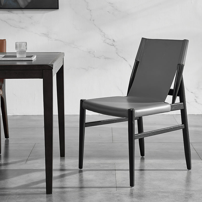 Silla de comedor marrón de cuero de silla lateral con respaldo sólido de restaurante de estilo diseñador