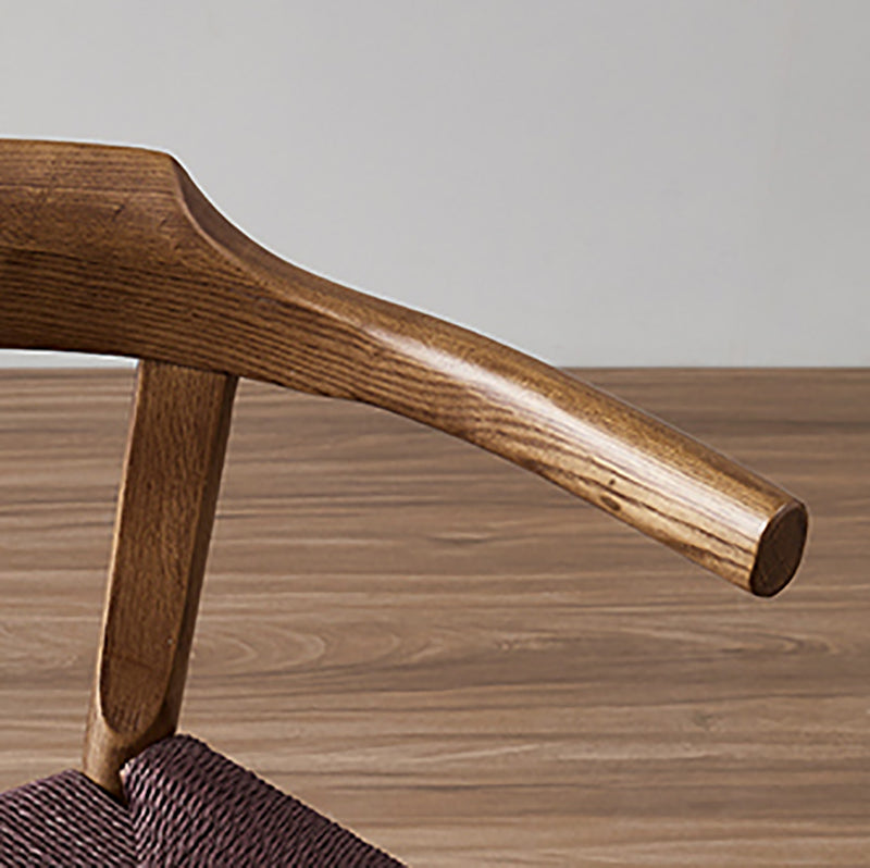 El brazo del estilo moderno que cena las sillas de fresno abre los sillones caseros con las piernas de madera