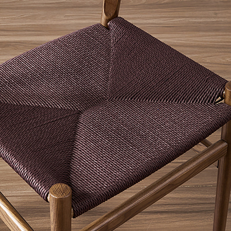 El brazo del estilo moderno que cena las sillas de fresno abre los sillones caseros con las piernas de madera