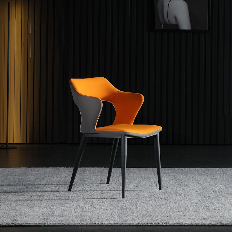 Silla de comedor contemporánea de cuero con respaldo abierto y patas negras