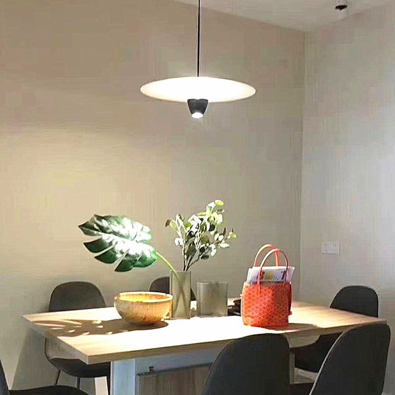 Éclairage suspendu contemporain créatif Pendentif métallique pour le café Room Coffier