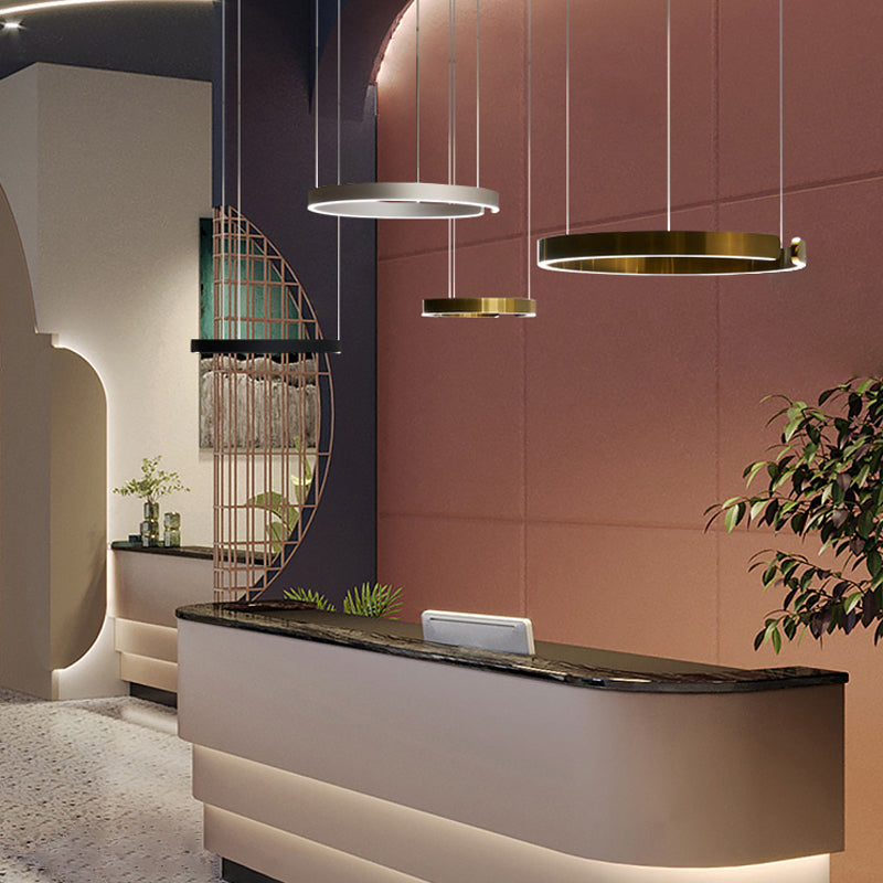 Éclairage de suspension ronde Amélioration de lad hanging LED postmoderne pour salle à manger