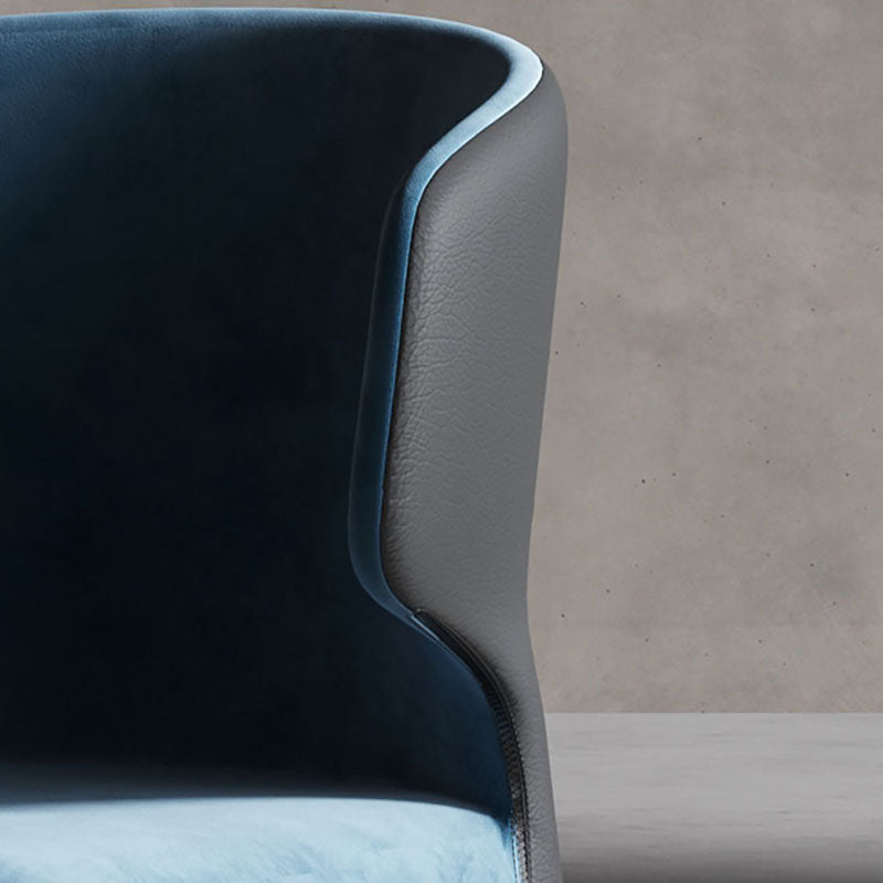 Sillones de comedor de cuero tapizados con brazos con respaldo y patas de metal