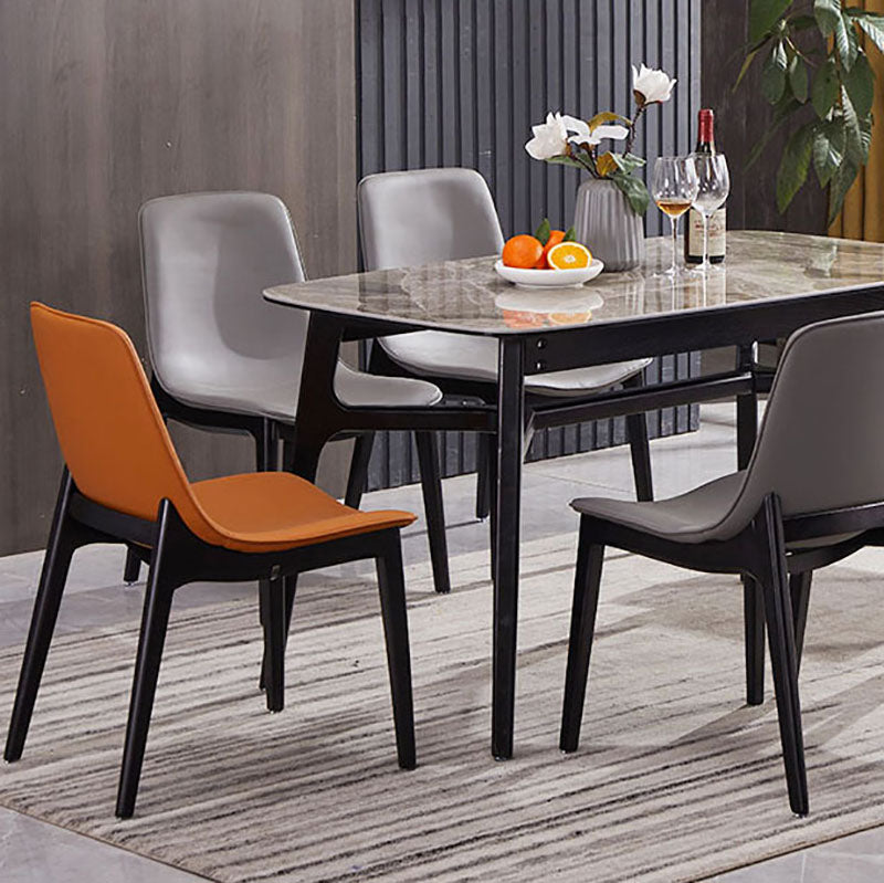 Chaise de salle à manger en cuir avec dossier solide et pieds noirs, maison industrielle
