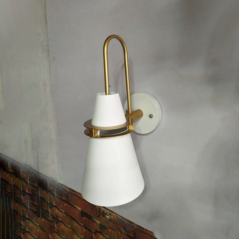 Bunte moderne Stil Wandleuchte Hornform 1 leichte Wandleuchte für Schlafzimmer